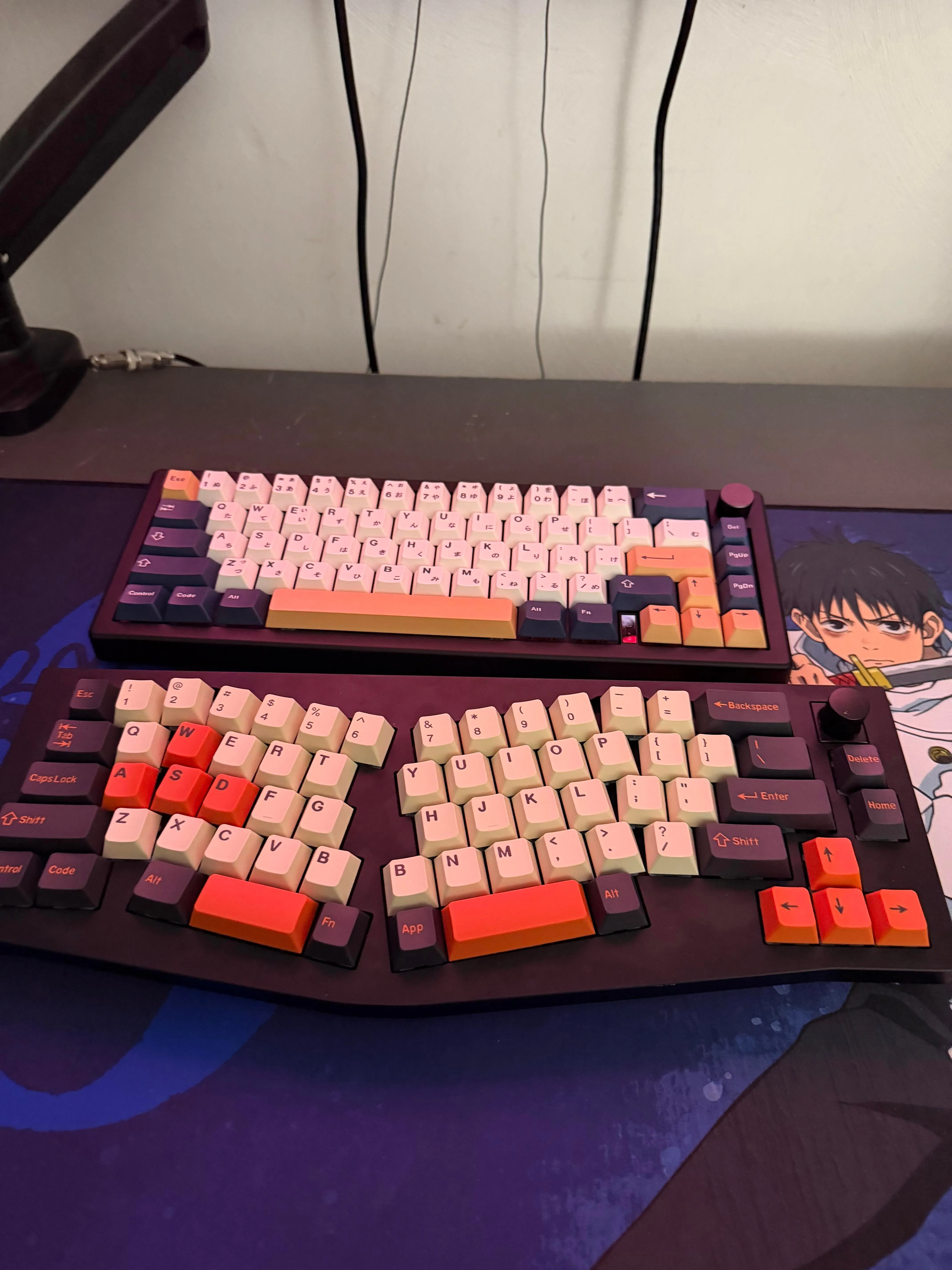 GMK67とKeychron Q8 Proの対照的なビルド