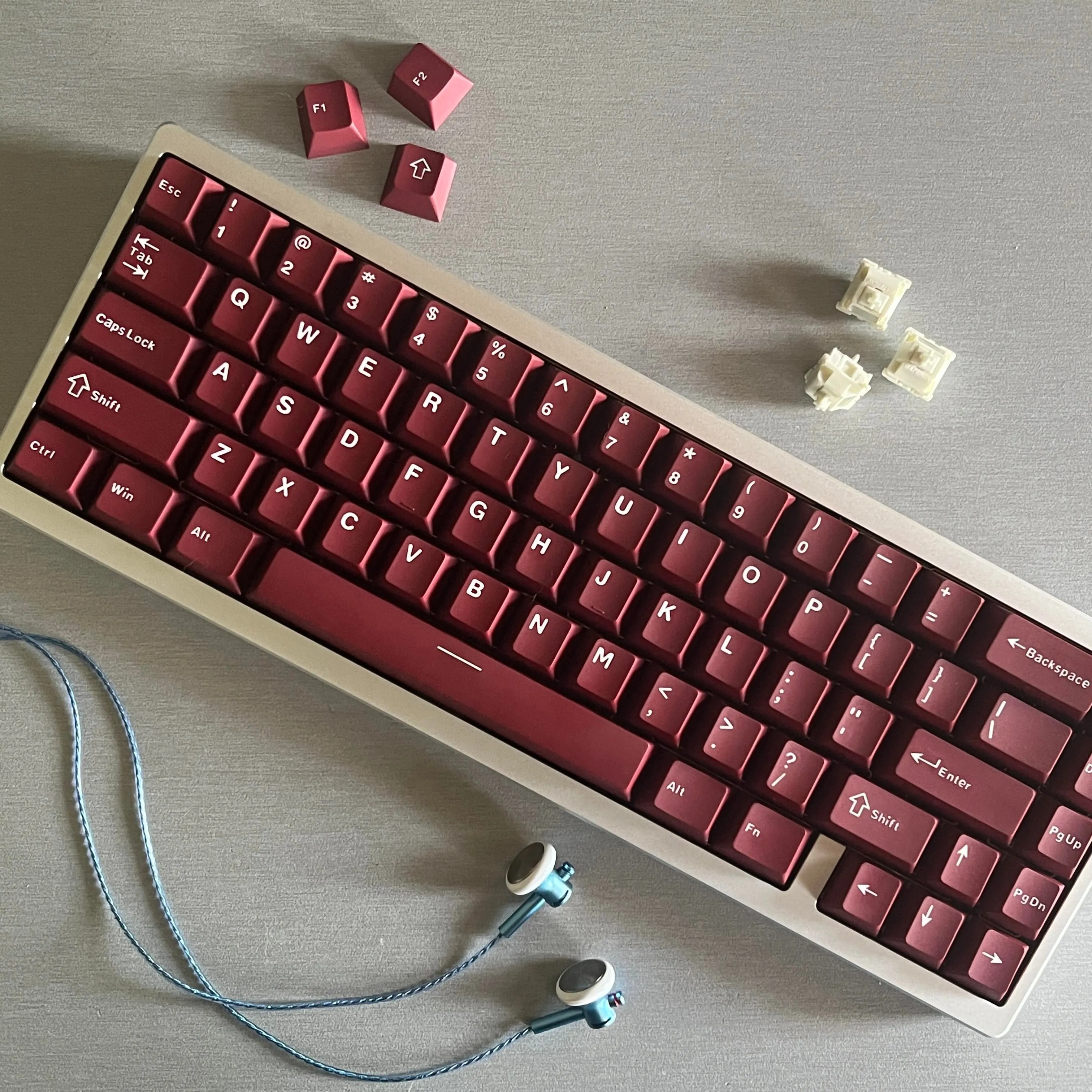 完成したnu65とレトロなキーキャップ