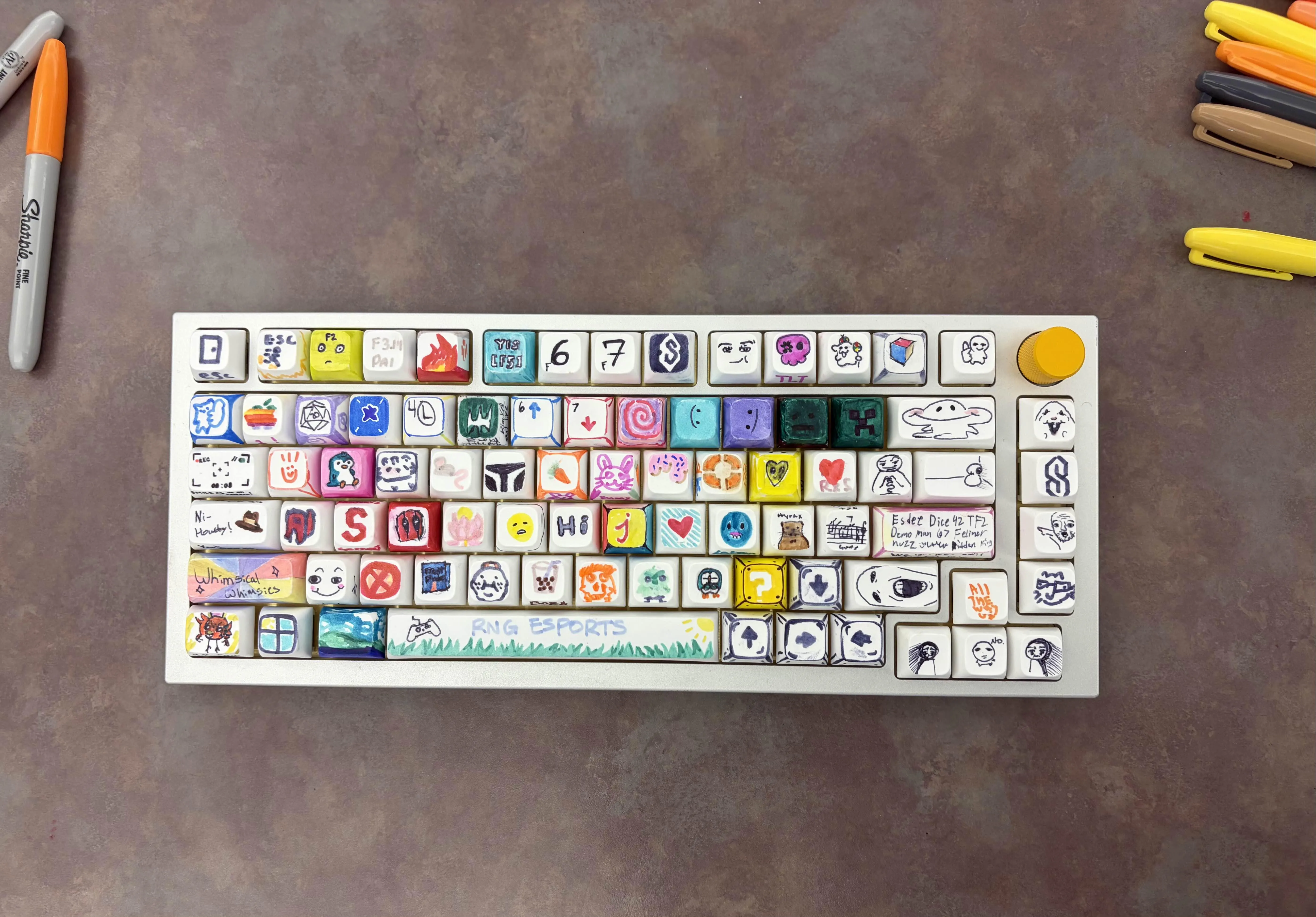 80人の大学生によってデザインされたキーボード