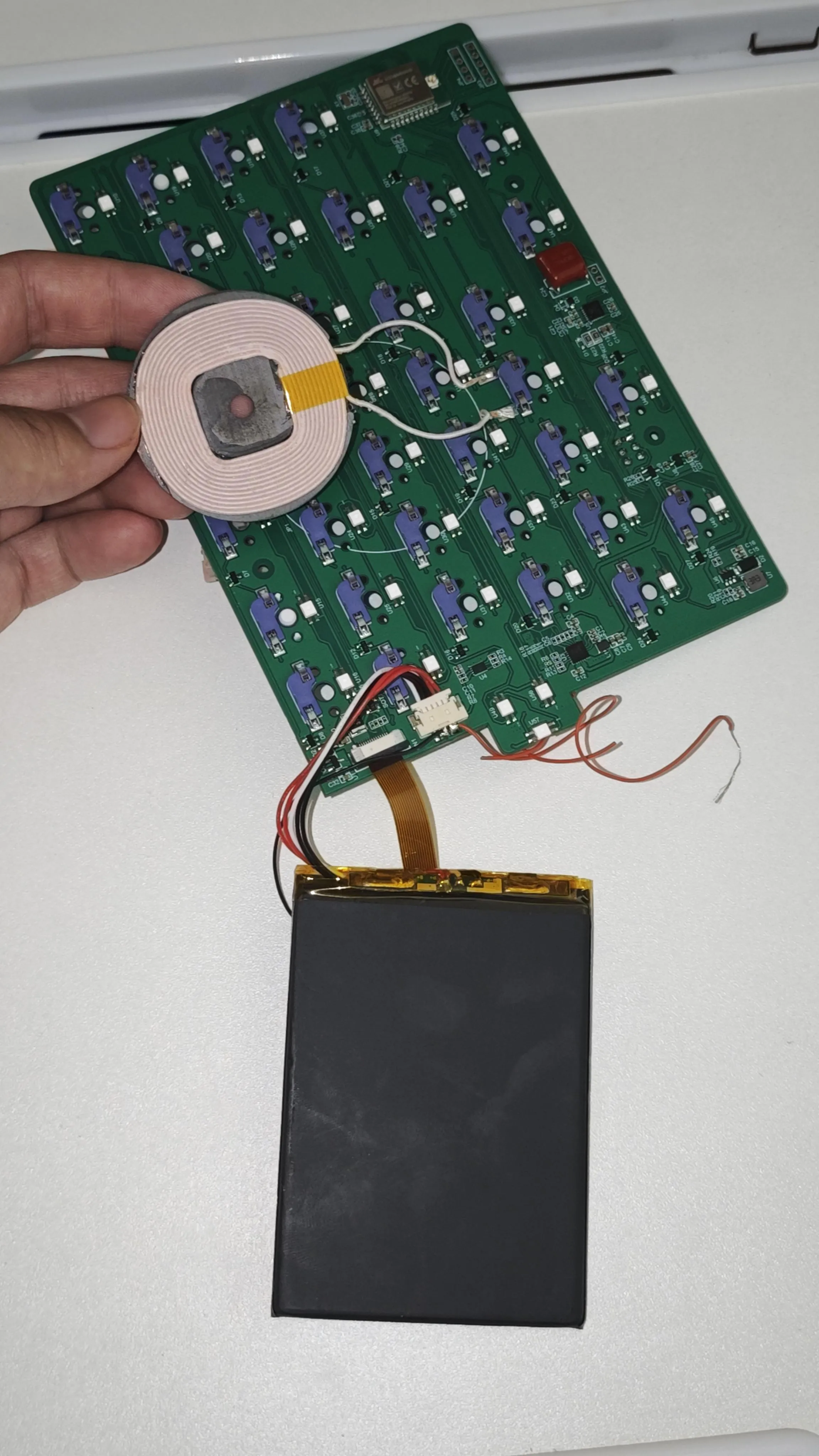 Qiワイヤレス充電導入の様子